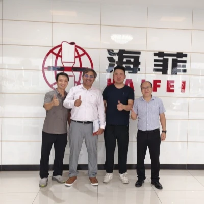 Khách hàng nước ngoài đến thăm Haifei để mua máy hàn khuếch tán đồng 600KVA